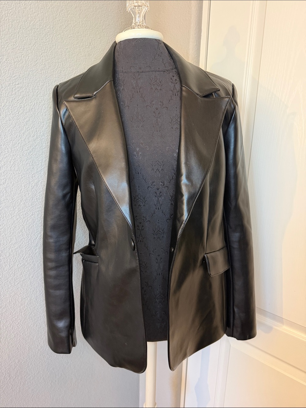 Good American Black Faux Leather Tailored Blazer Size Medium - Picture 5 of 10